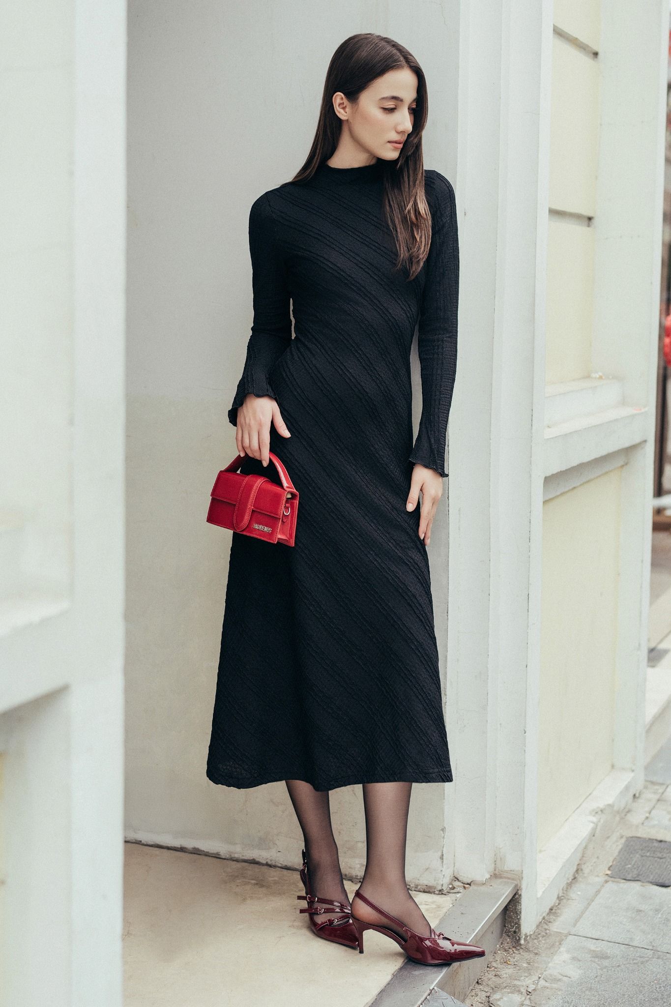 Đầm midi xéo thân thun gân đen