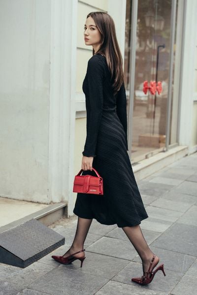 Đầm midi xéo thân thun gân đen