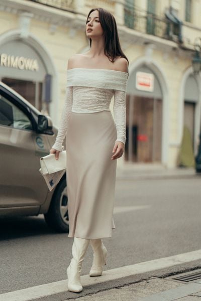 Đầm maxi phối lụa be tùng ren thêu trắng