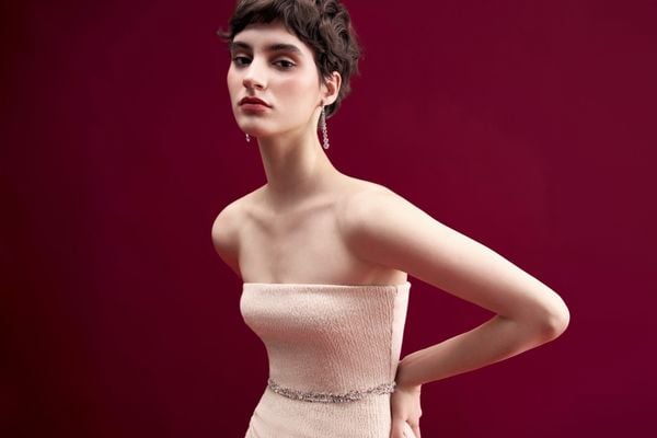 Đầm len len dệt vặn thừng hồng nude phối dây trang trí