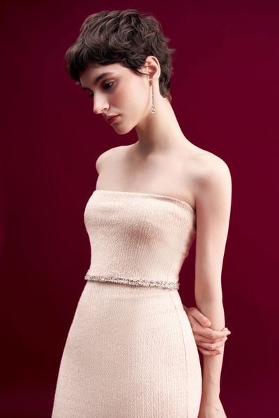 Đầm len len dệt vặn thừng hồng nude phối dây trang trí