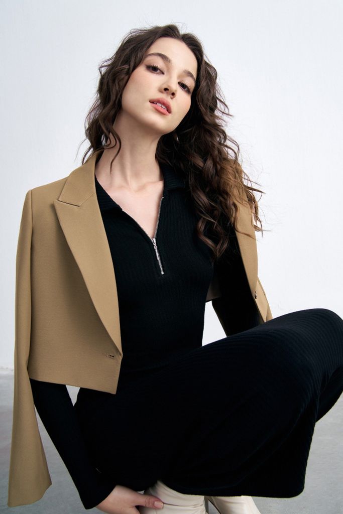 Áo blazer crop nâu ánh rêu cổ 2 ve