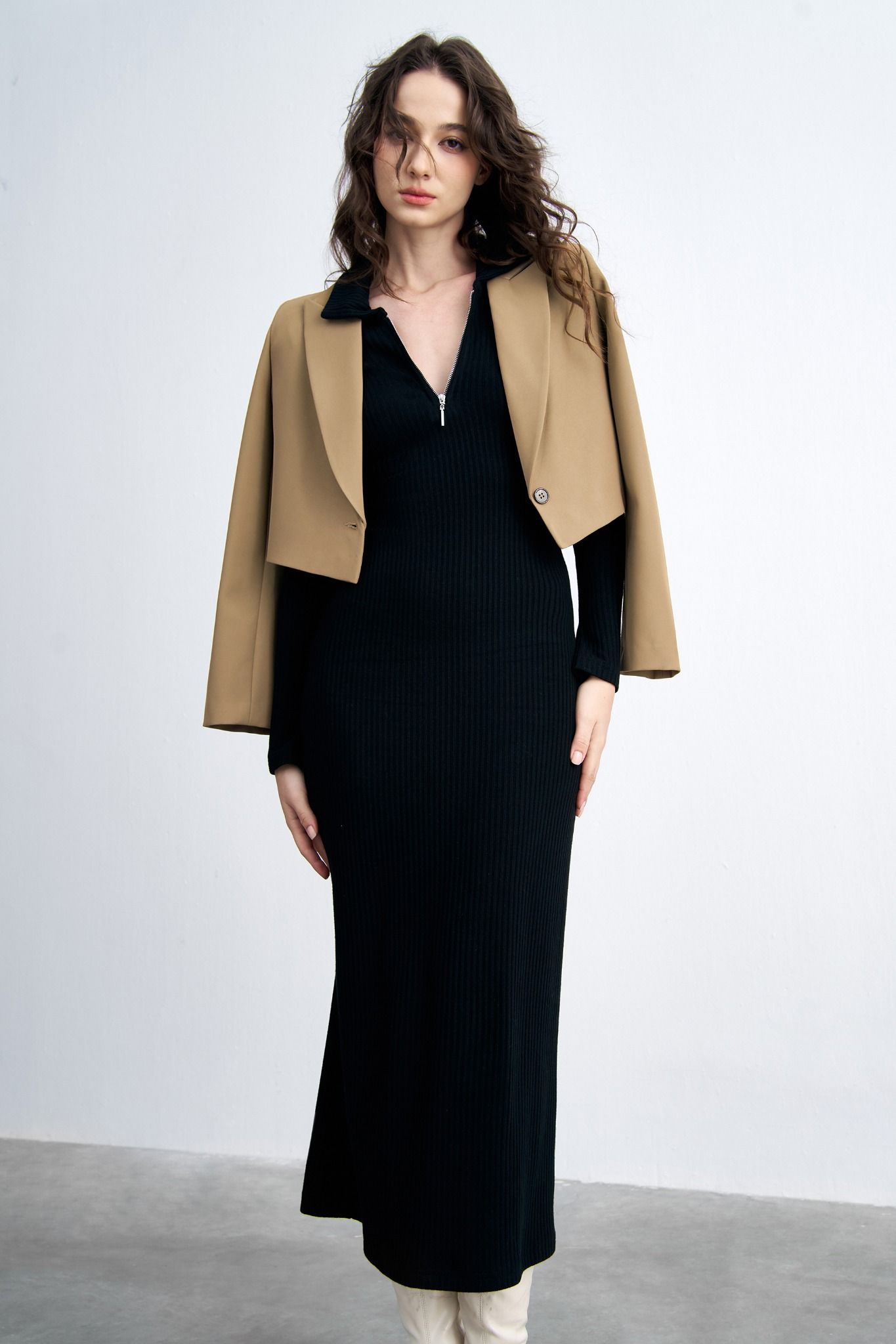 Áo blazer crop nâu ánh rêu cổ 2 ve