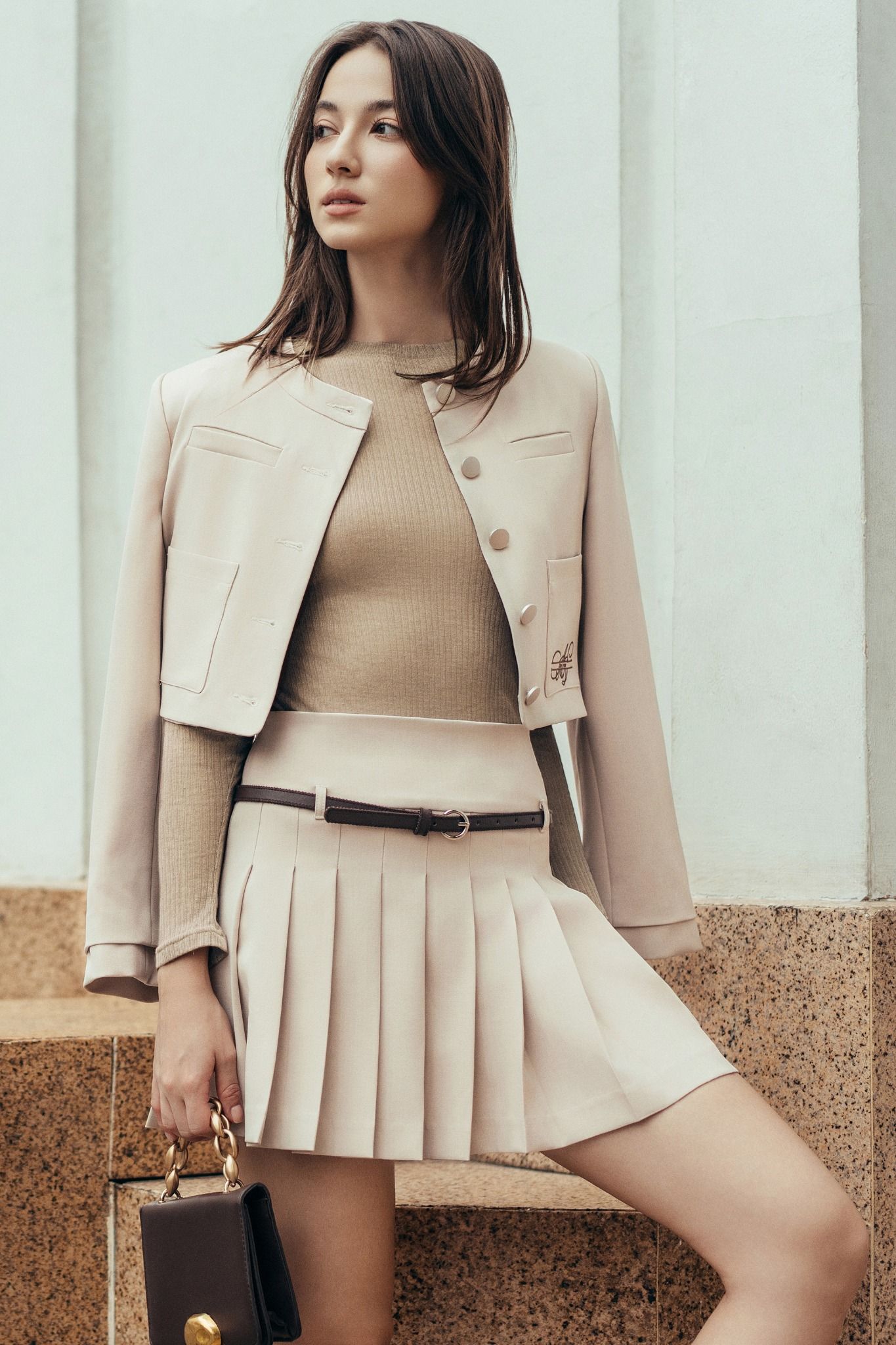 Áo blazer crop túi ốp gấu beige