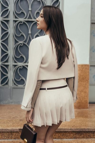 Chân váy mini xoè xếp ly beige