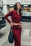  Chân váy midi xẻ trước thun tăm đỏ đô 