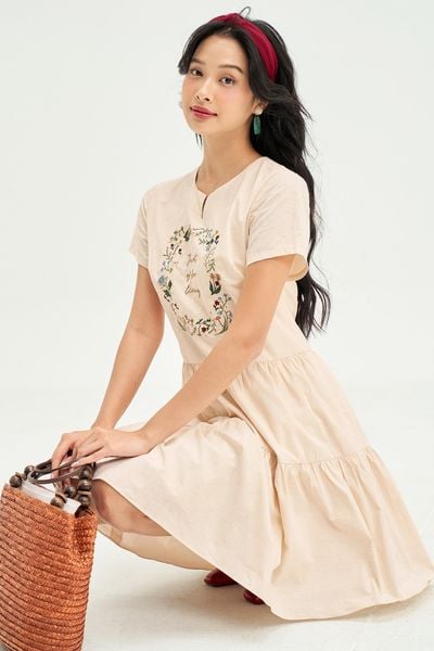 Đầm mini kem thêu khung hoa