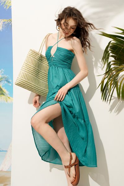 Đầm maxi voan tơ màu xanh lục bảo