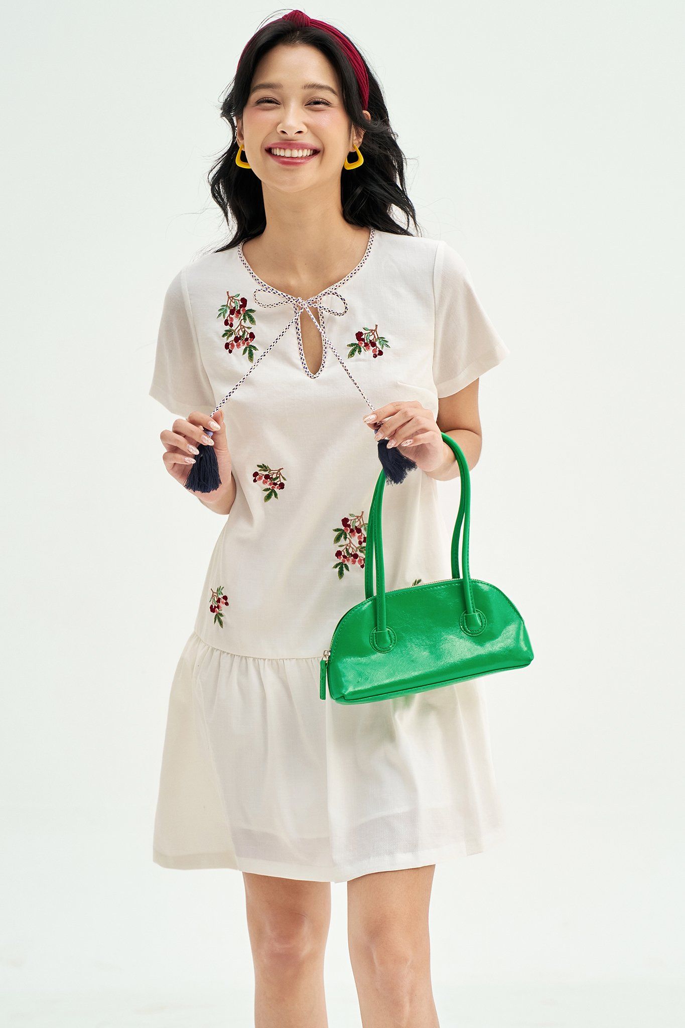 Đầm suông đũi chun trắng thêu chùm olive