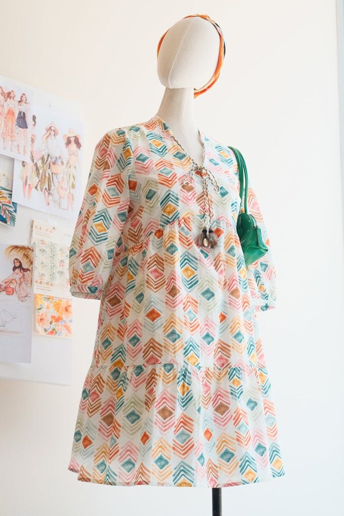 Đầm suông thô lụa nối tầng họa tiết kỷ hà