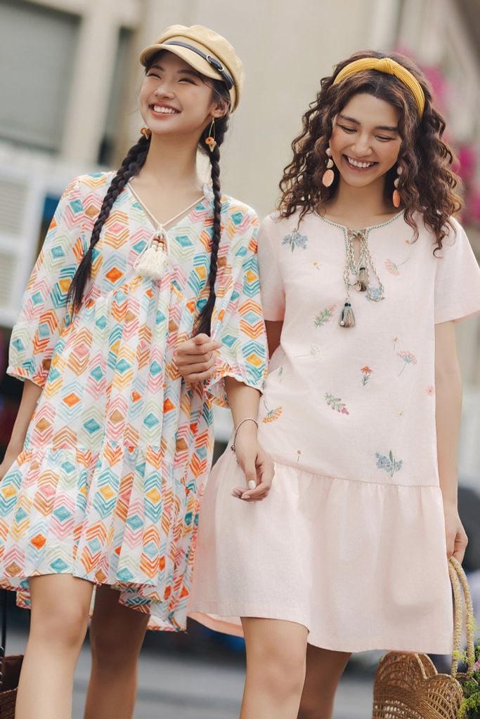 Đầm suông thô lụa nối tầng họa tiết kỷ hà