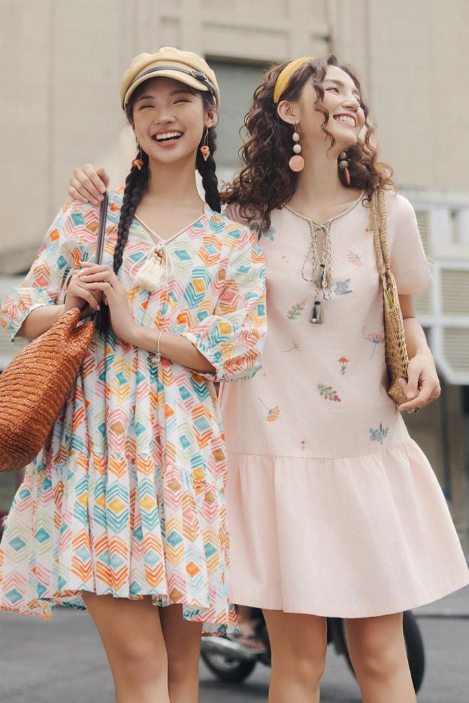 Đầm suông thô lụa nối tầng họa tiết kỷ hà