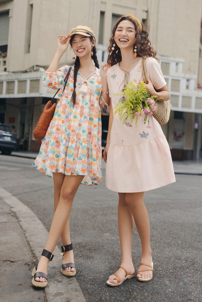 Đầm suông thô lụa nối tầng họa tiết kỷ hà