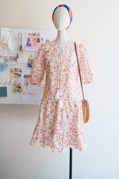 Đầm suông thô lụa hoa nhí phối ren