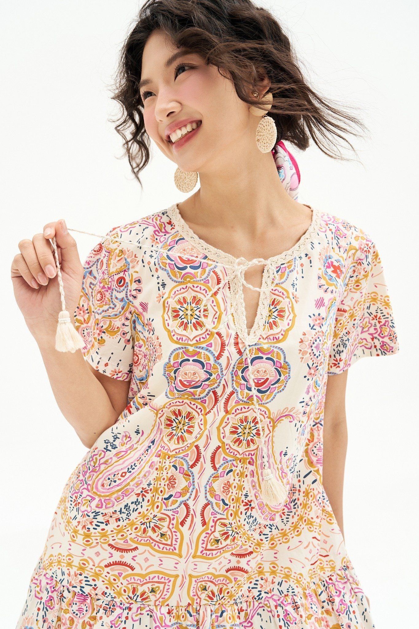 Đầm suông thô lụa họa tiết paisley phối dây cổ