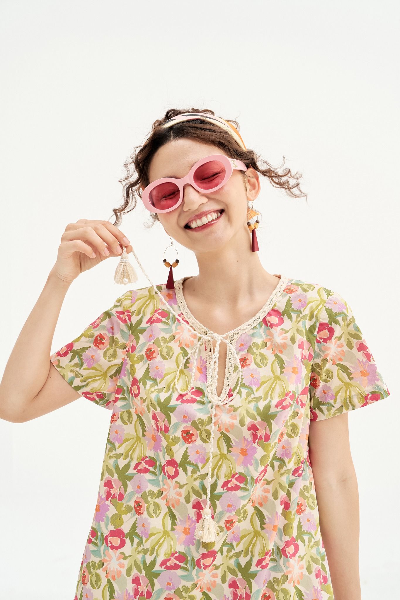 Đầm suông thô lụa hoa nhỡ phối dây cổ