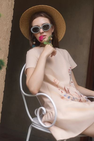 Đầm đuôi cá thêu khu rừng hoa lá cam
