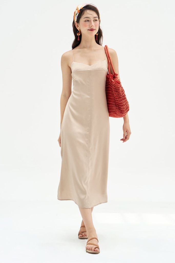 Đầm 2 dây lụa ngọc trai camel