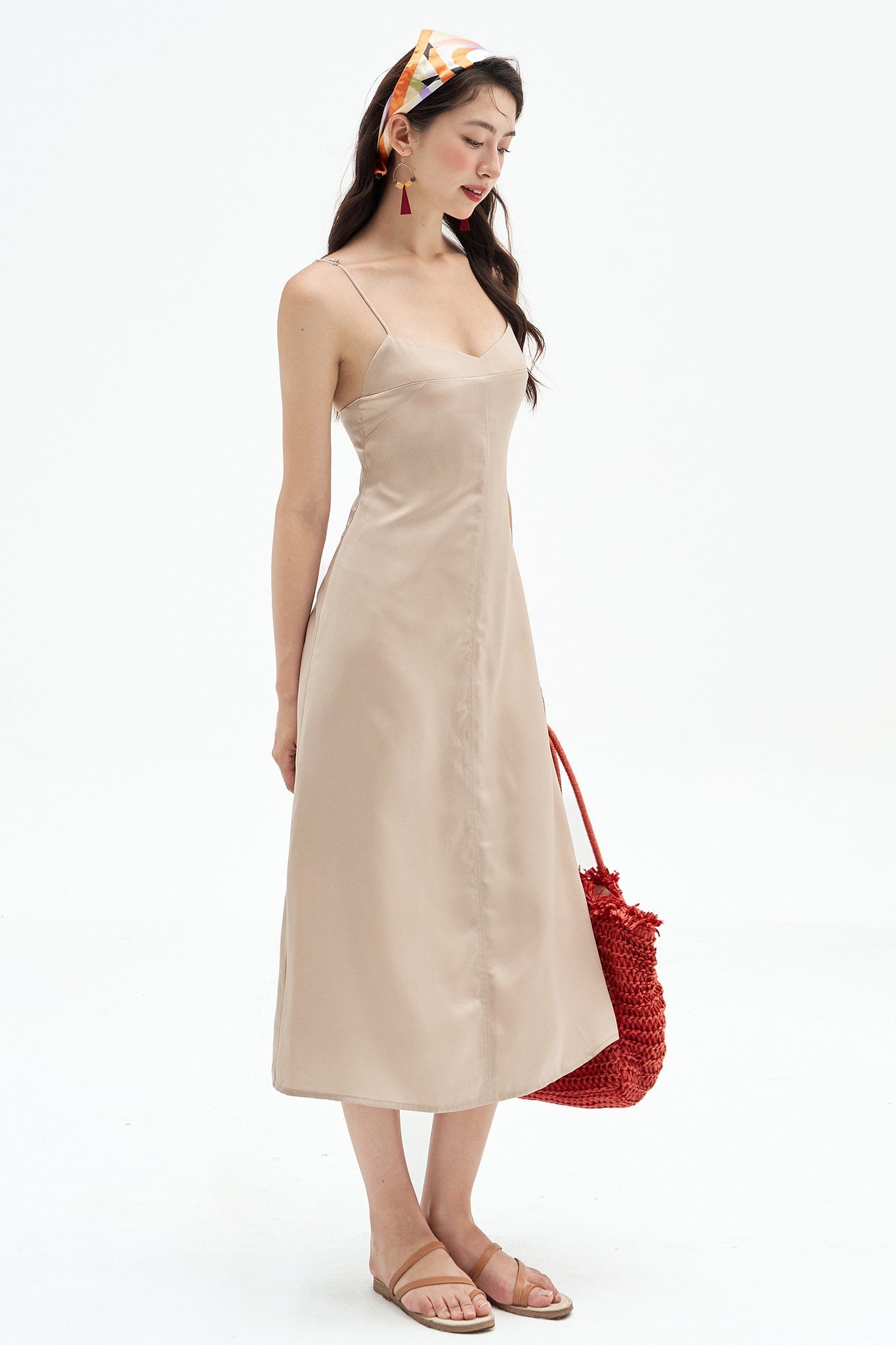Đầm 2 dây lụa ngọc trai camel