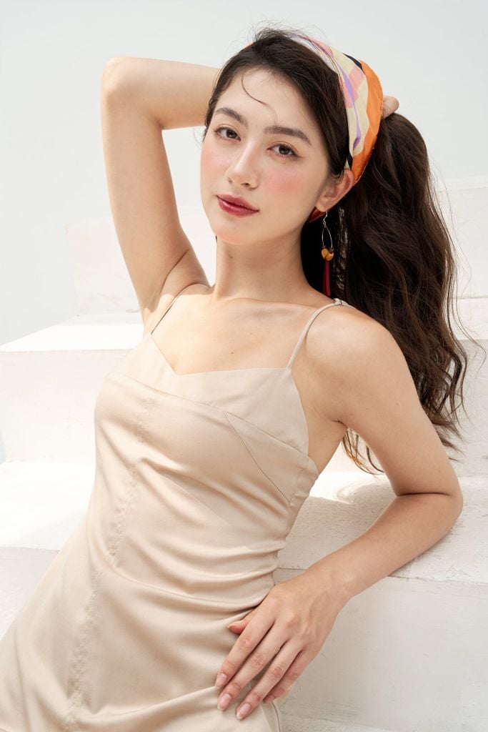 Đầm 2 dây lụa ngọc trai camel