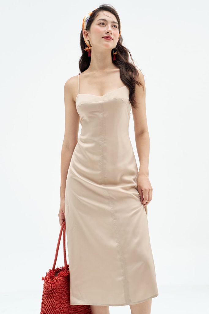 Đầm 2 dây lụa ngọc trai camel