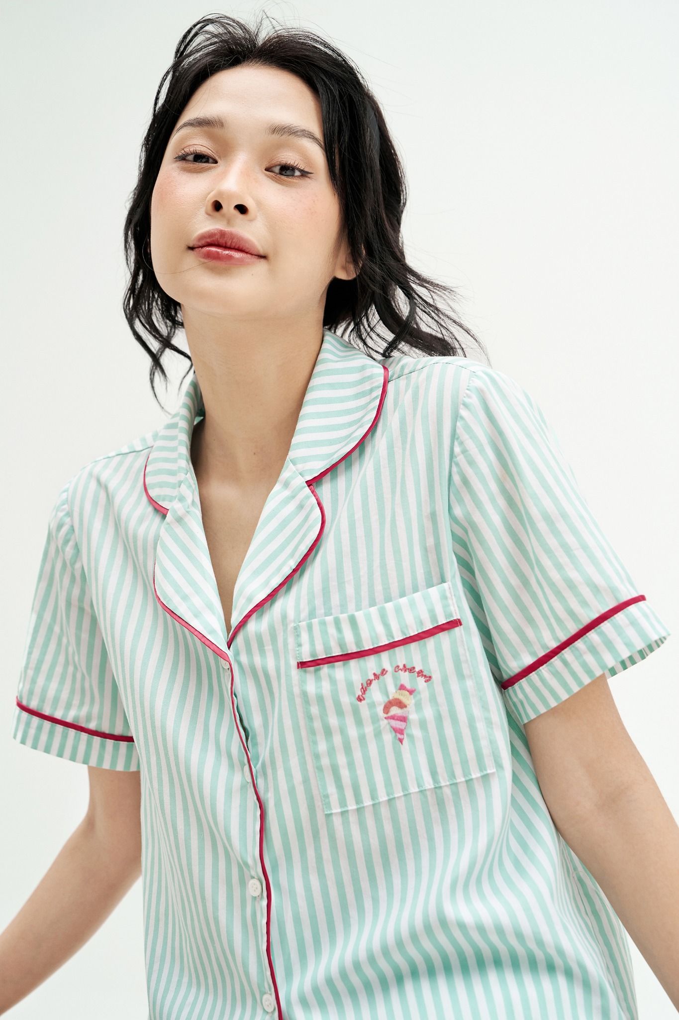 Bộ pyjamas cộc thô lụa sọc xanh phối line hồng