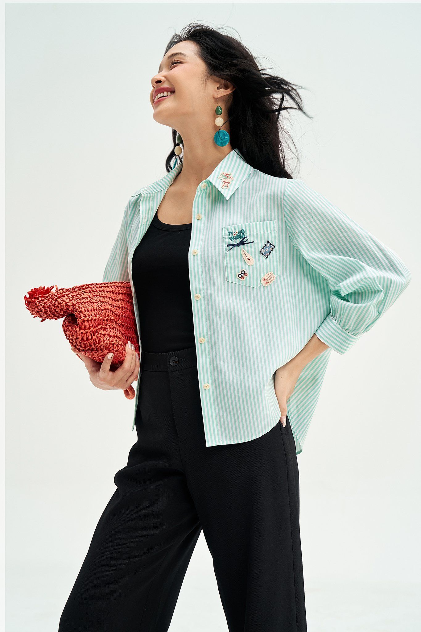 Sơ mi sọc xanh thêu patches