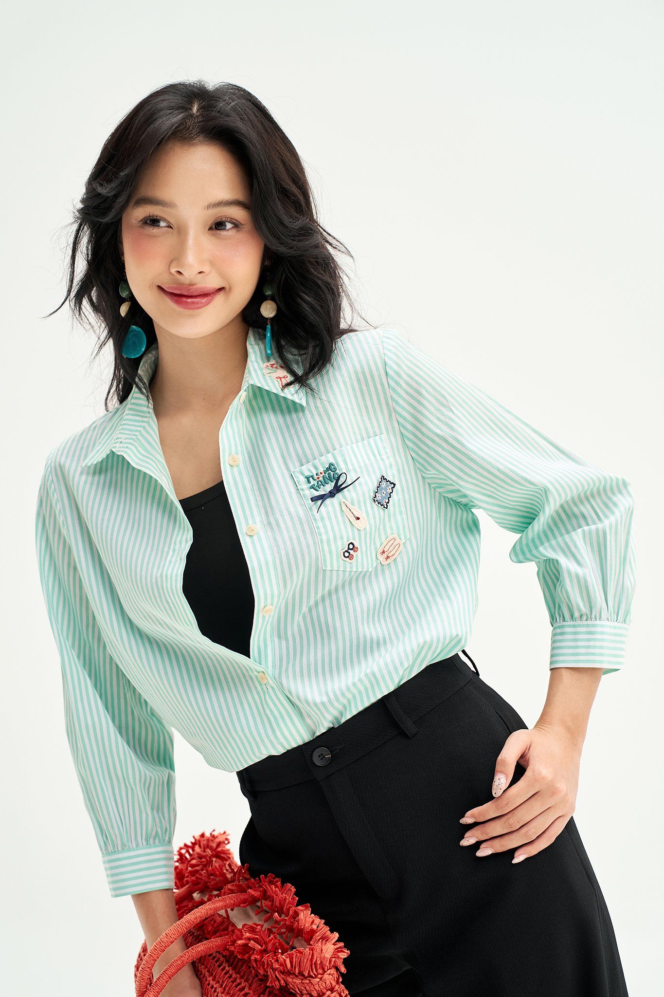 Sơ mi sọc xanh thêu patches