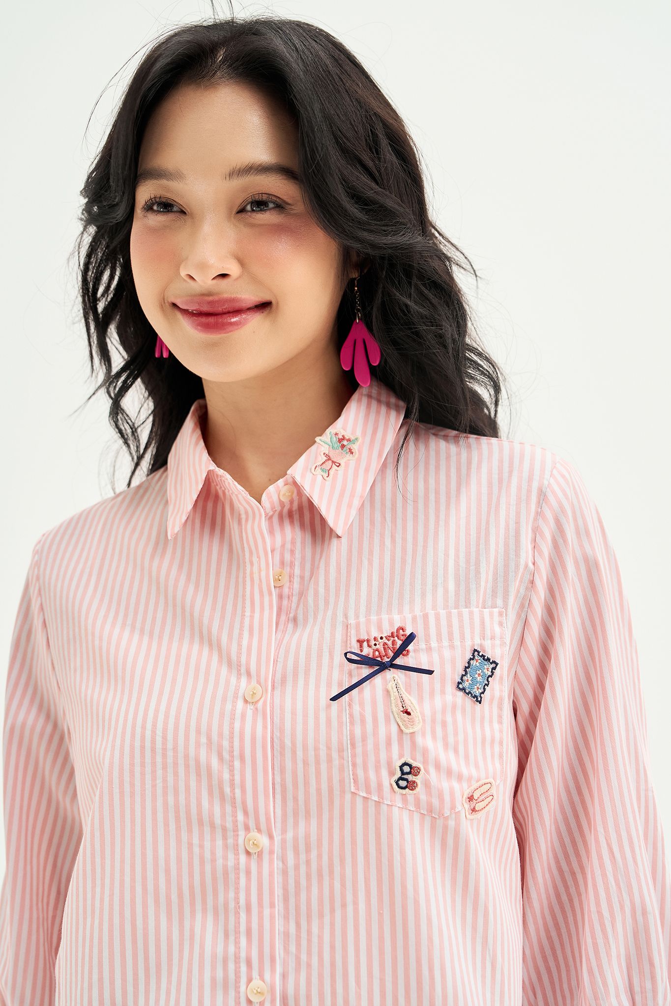 Sơ mi sọc hồng cam thêu patches
