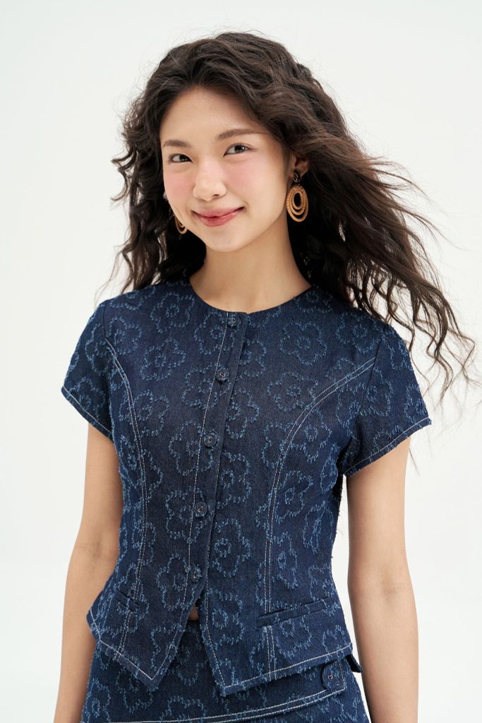 Áo top denim xanh chàm hoa nổi