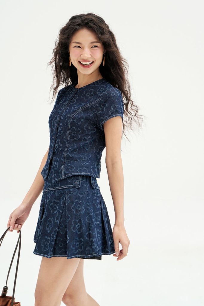 Áo top denim xanh chàm hoa nổi