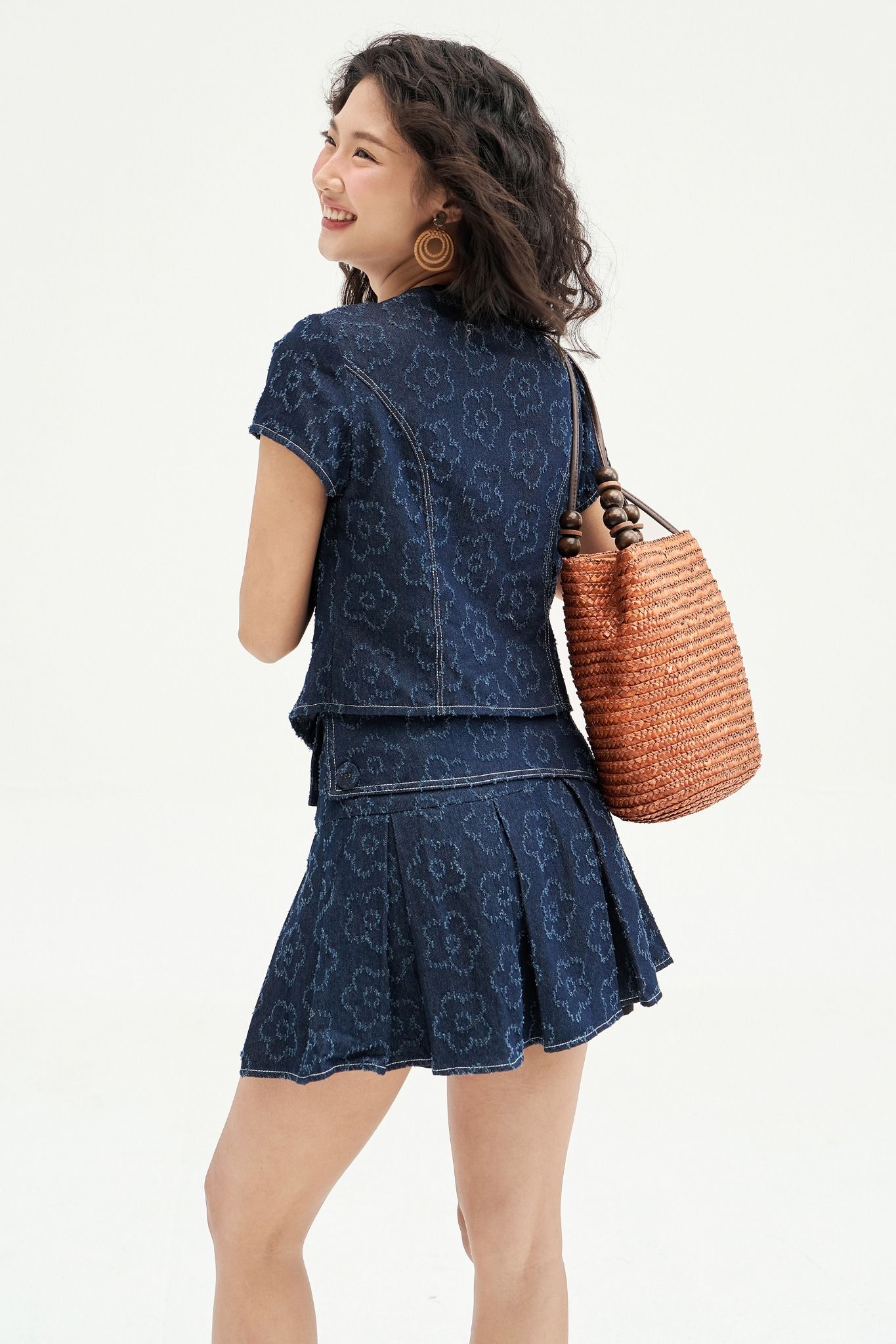 Chân váy mini xoè denim xanh chàm hoa nổi