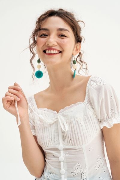 Áo crop top thô ren nơ trắng gấu bode