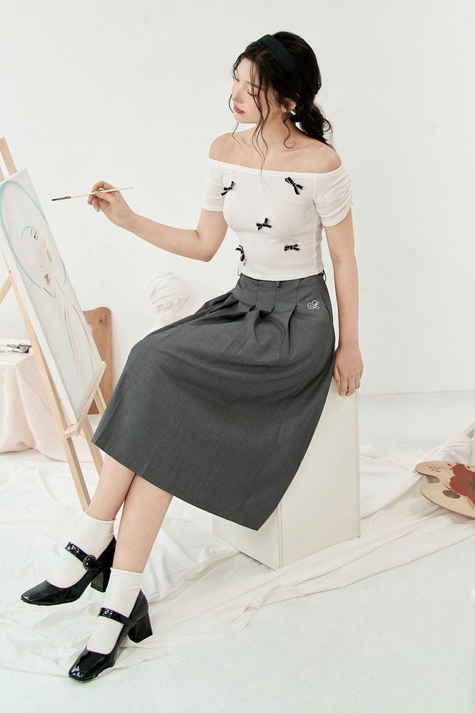 Chân váy midi tuytsy tàn xếp ly thêu kèm belt