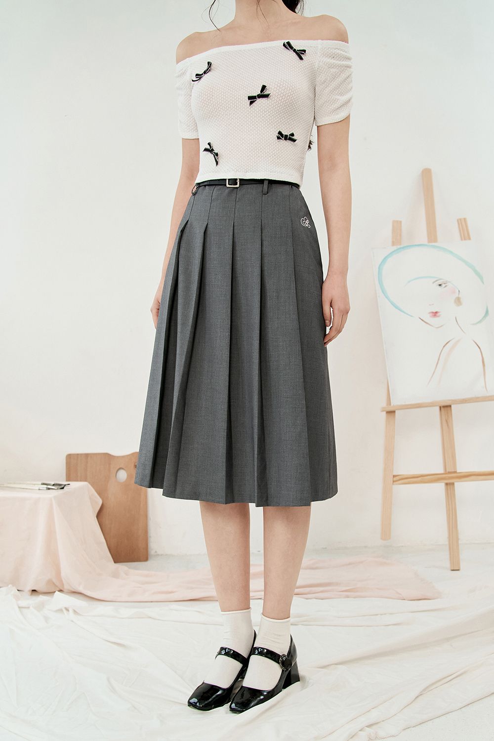Chân váy midi tuytsy tàn xếp ly thêu kèm belt