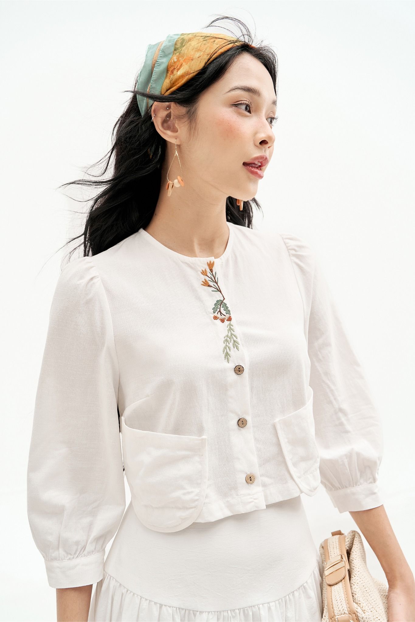 Áo top thô bamboo trắng thêu nẹp