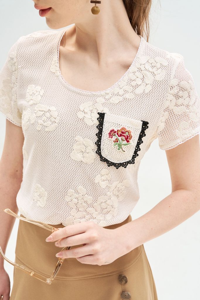 Áo top lưới ren trắng kem thêu túi