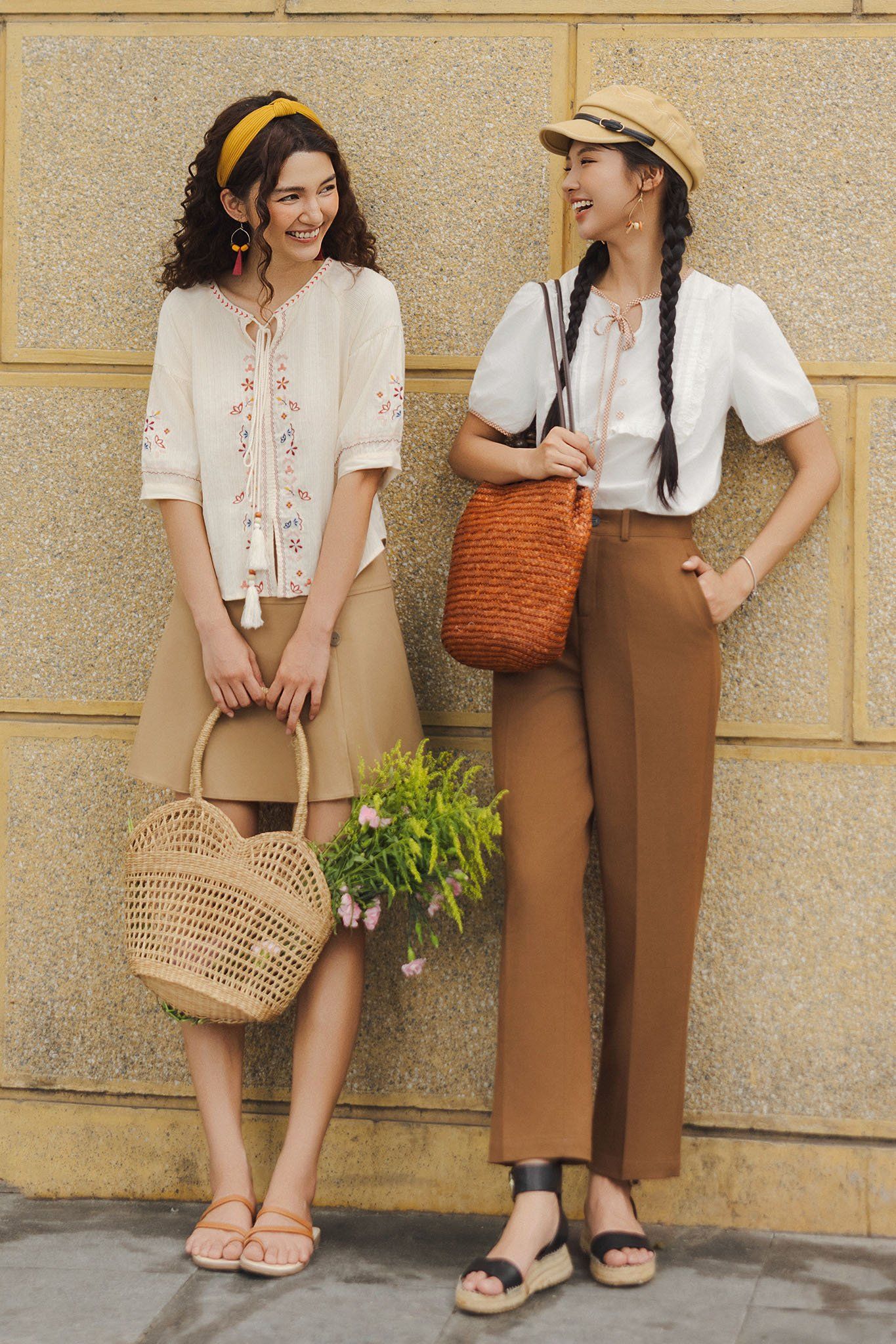 Áo top đũi mềm kem thêu tunic