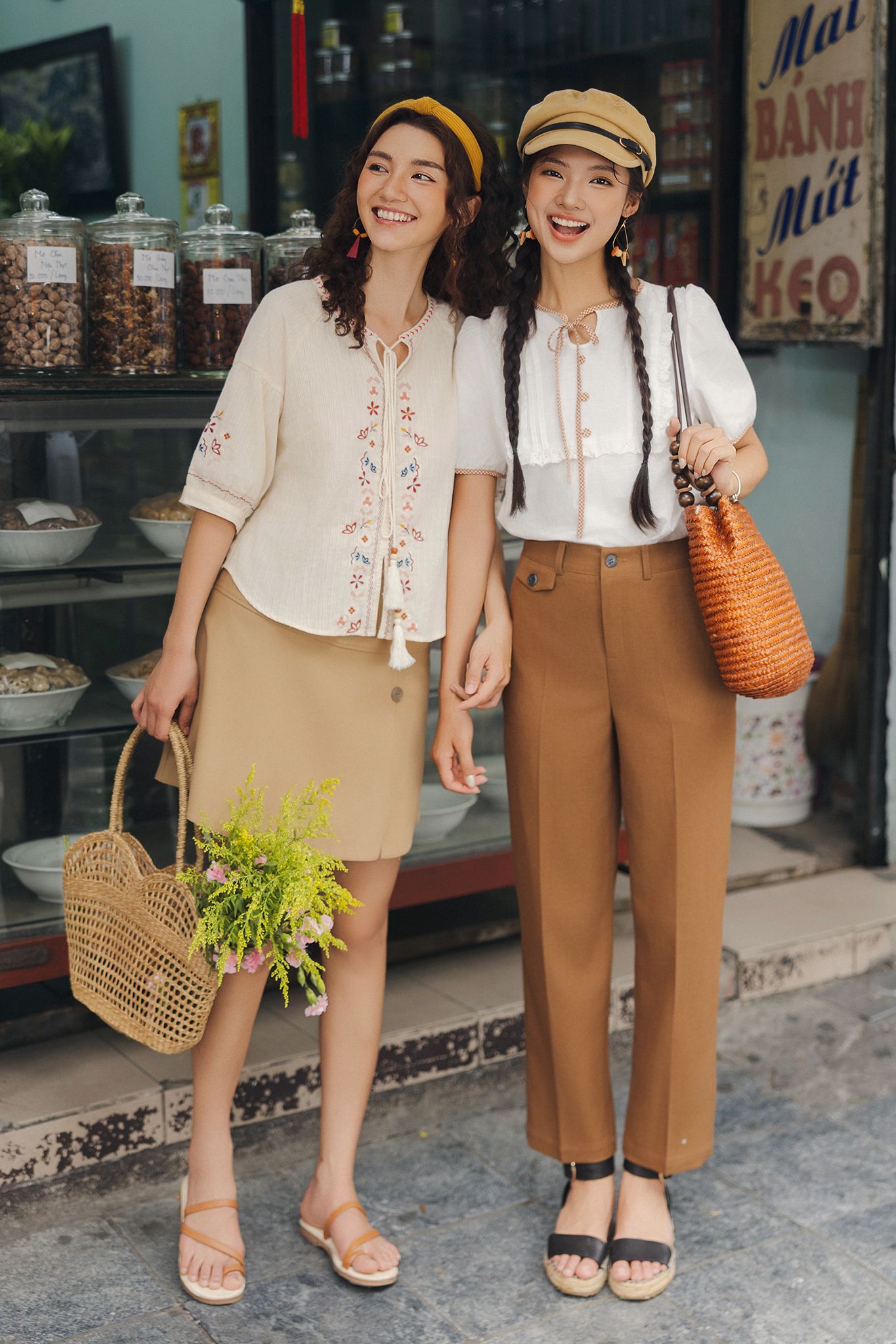 Áo top đũi mềm kem thêu tunic