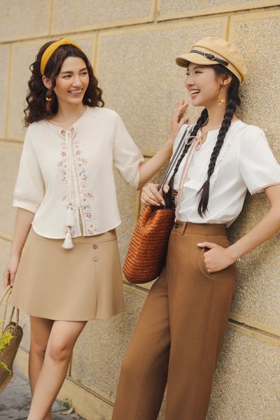 Áo top đũi mềm kem thêu tunic