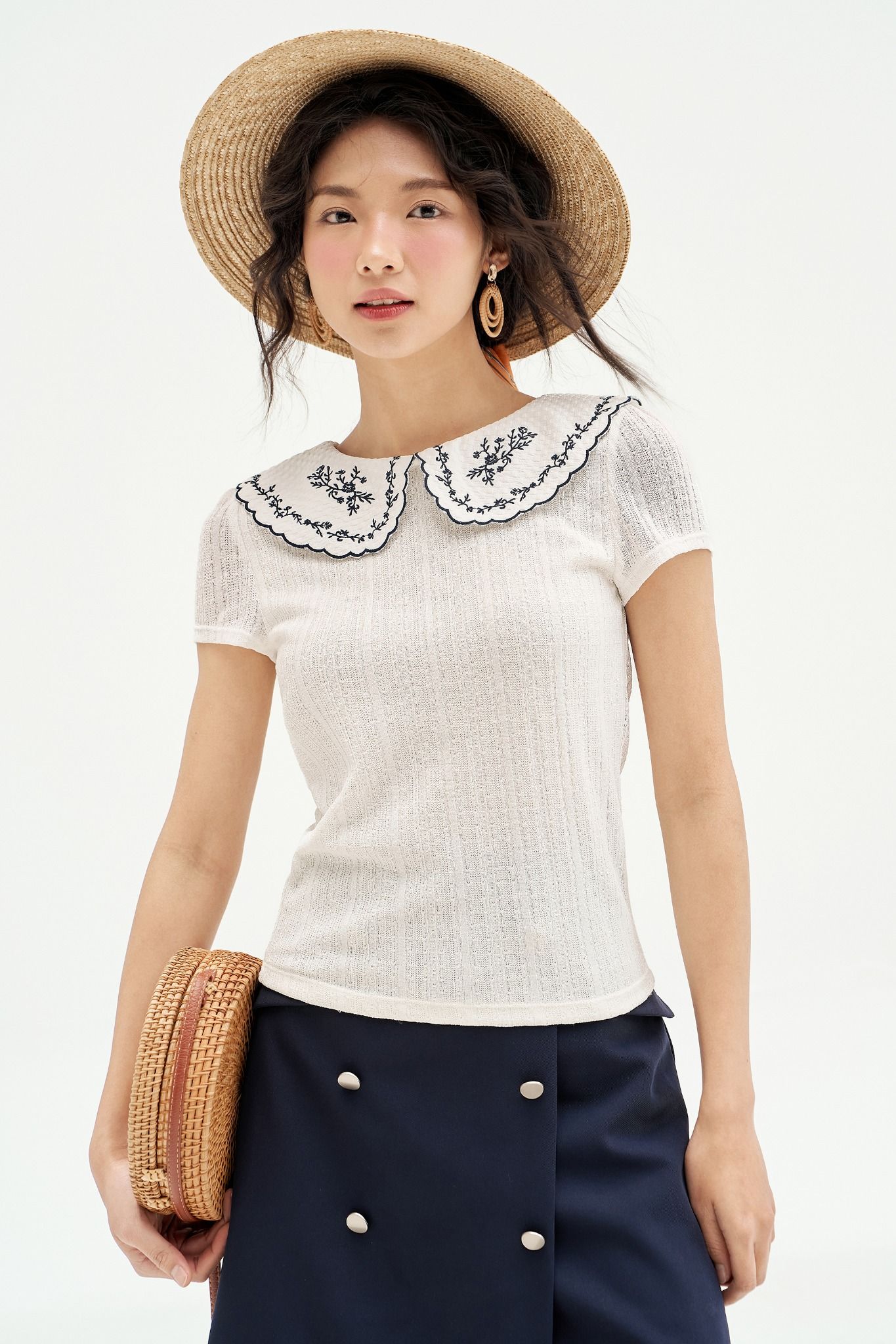 Áo top len ren trắng phối cổ thêu
