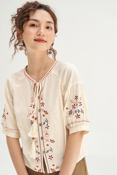 Áo top đũi mềm kem thêu tunic
