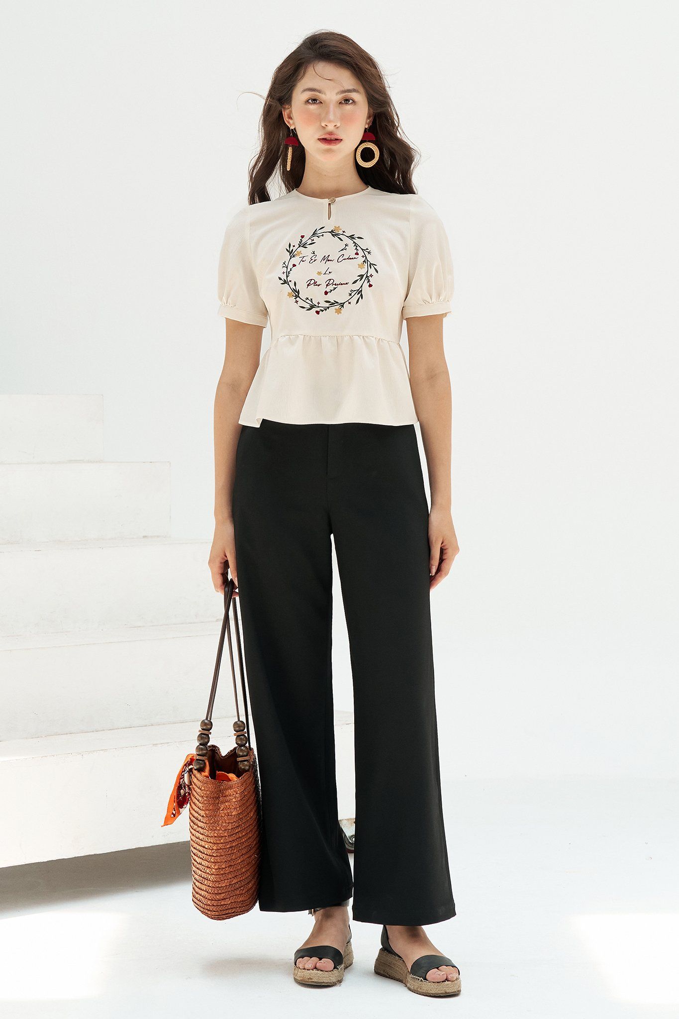 Peplum trắng kem thêu vòng nguyệt quế
