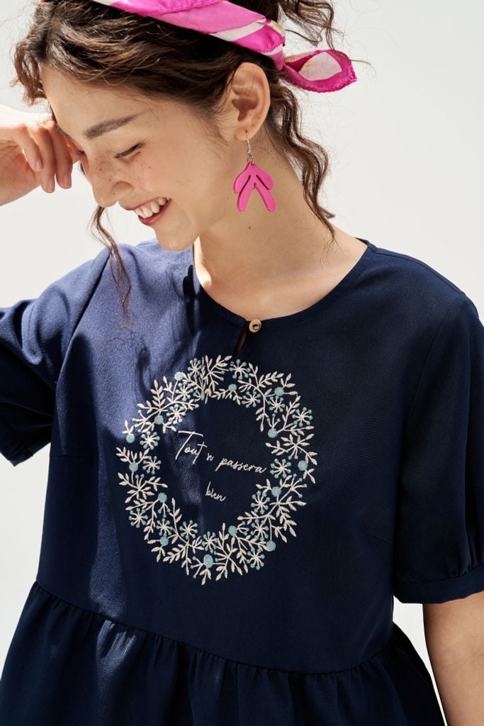 Peplum navy thêu vòng nguyệt quế