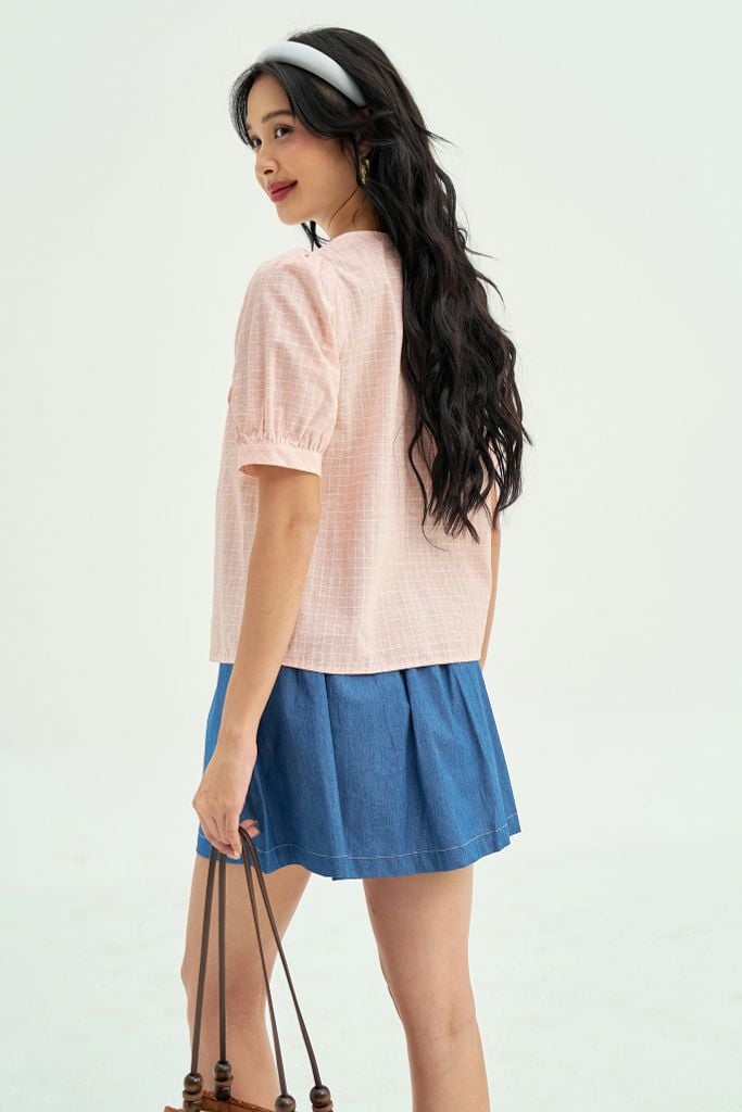 Top karo hồng thêu yếm cổ