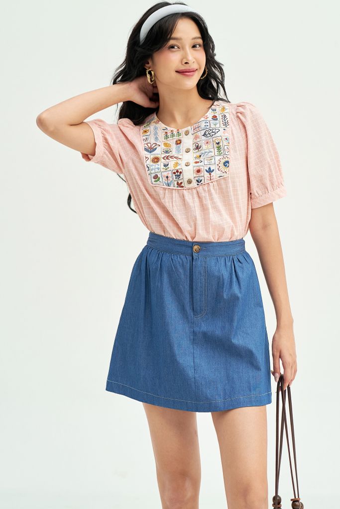 Top karo hồng thêu yếm cổ