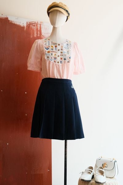 Top karo hồng thêu yếm cổ