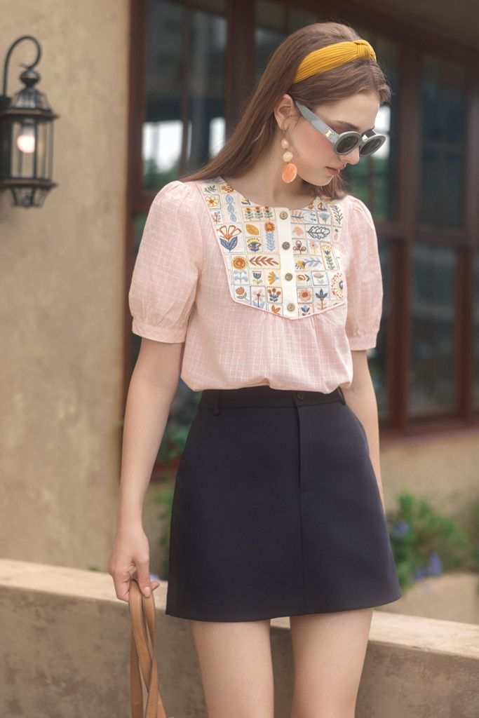 Top karo hồng thêu yếm cổ