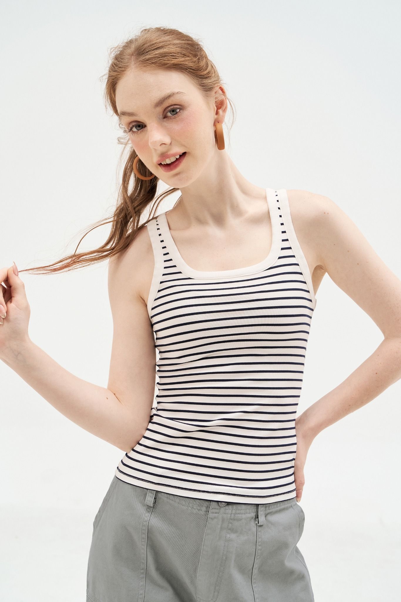 Tank top basic trắng kẻ navi