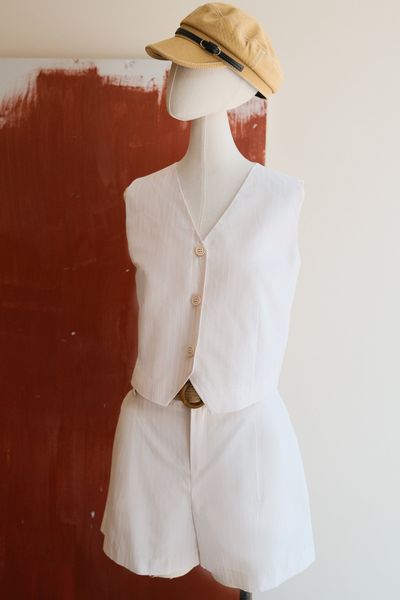 Quần shorts đũi sọc kem kèm belt